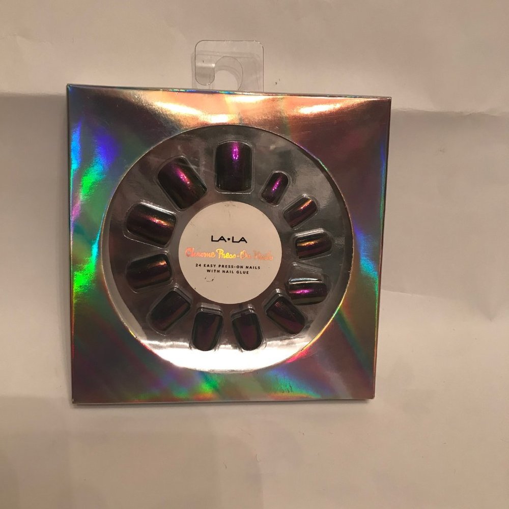 La-La Chrome Press-On Nails  new in package